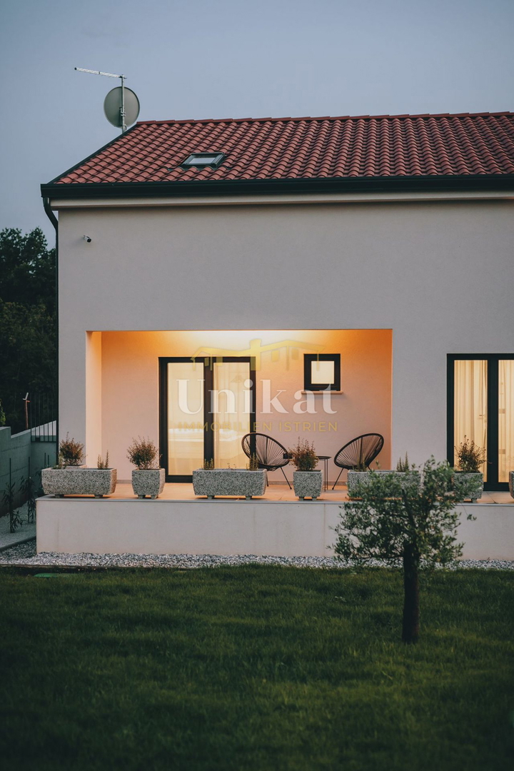 Villa indipendente con piscina - 17 km dal mare